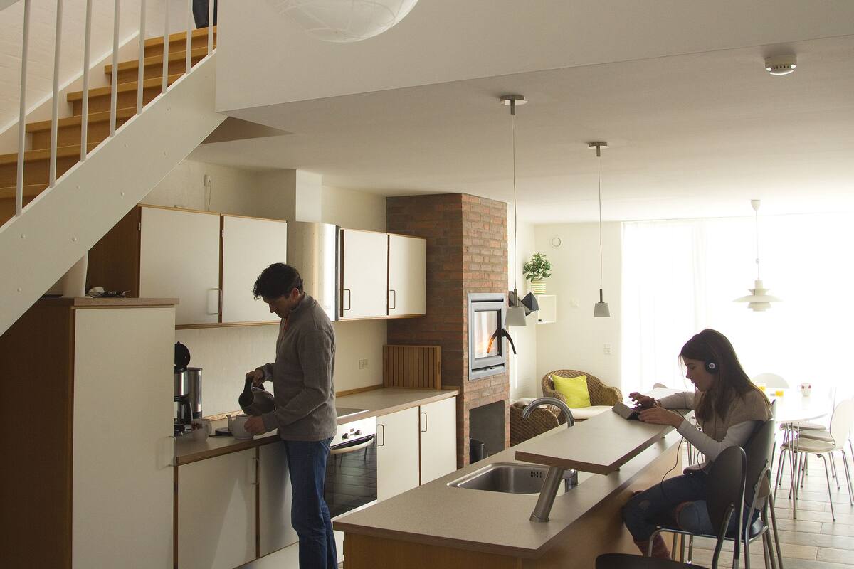 fridge, stovetop, dishwasher, coffee/tea maker