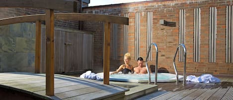 Sauna, hot tub, steam room, body treatments, aromatherapy