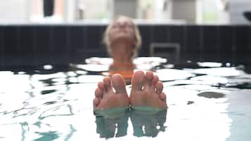 Sauna, tina de hidromasaje, baño de vapor y tratamientos corporales