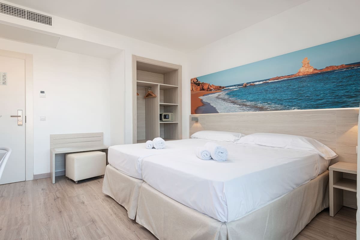 Premium Double Room, Balcony | Premium bedding, memory foam beds, minibar, in-room safe