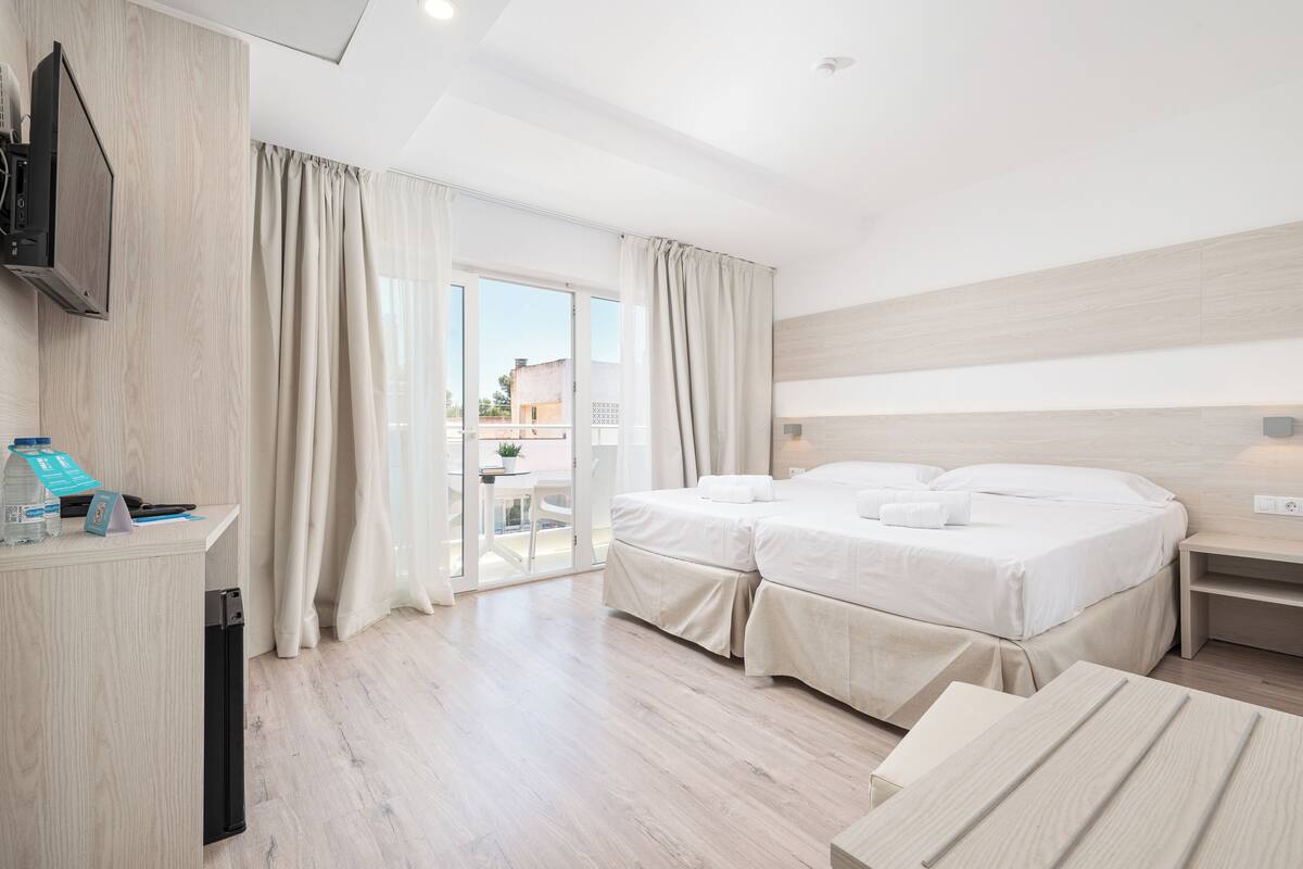Basic Double Room (Single parent) | Premium bedding, memory foam beds, minibar, in-room safe