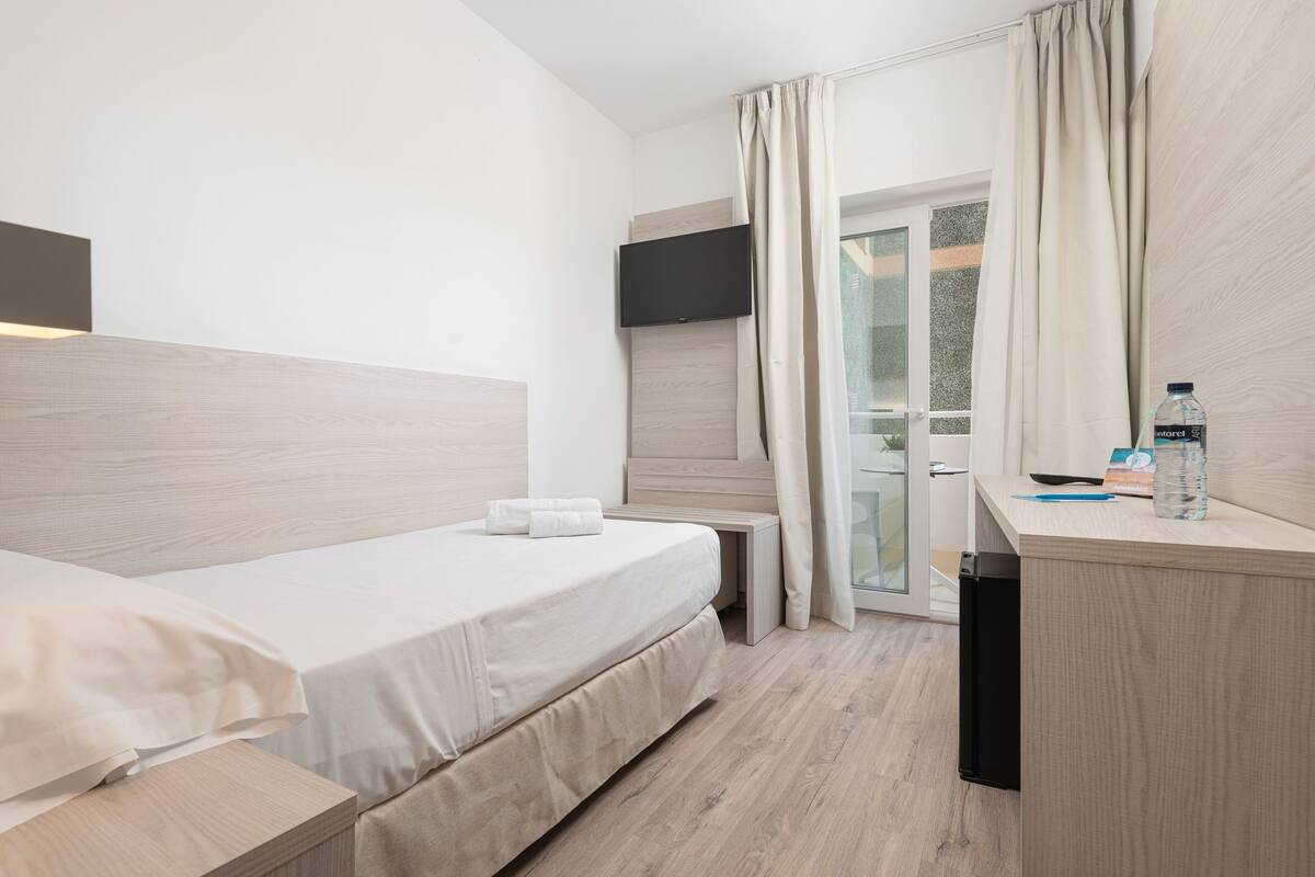 Comfort Single Room, Balcony | Premium bedding, memory foam beds, minibar, in-room safe