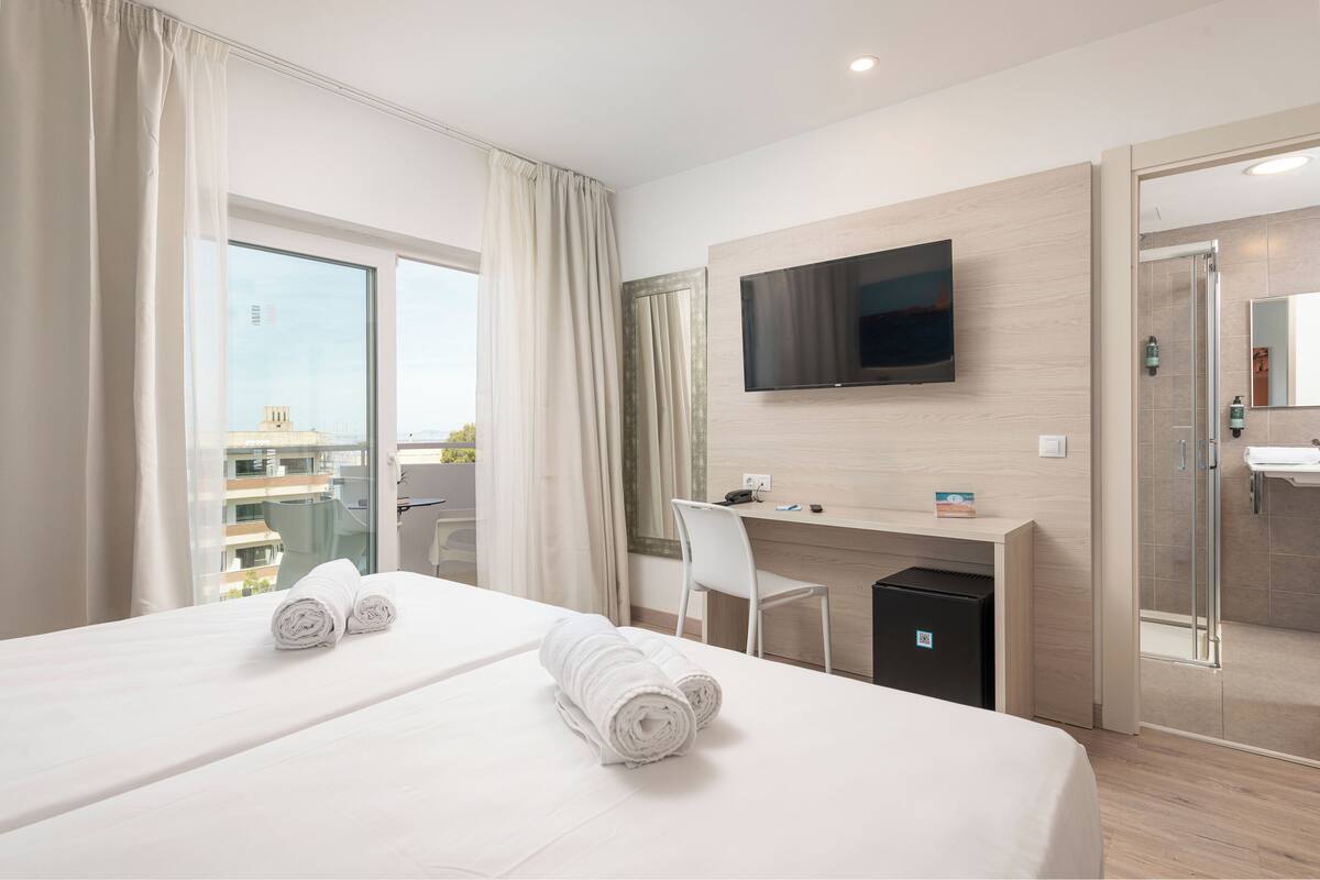 Premium Double Room, Balcony | Premium bedding, memory foam beds, minibar, in-room safe