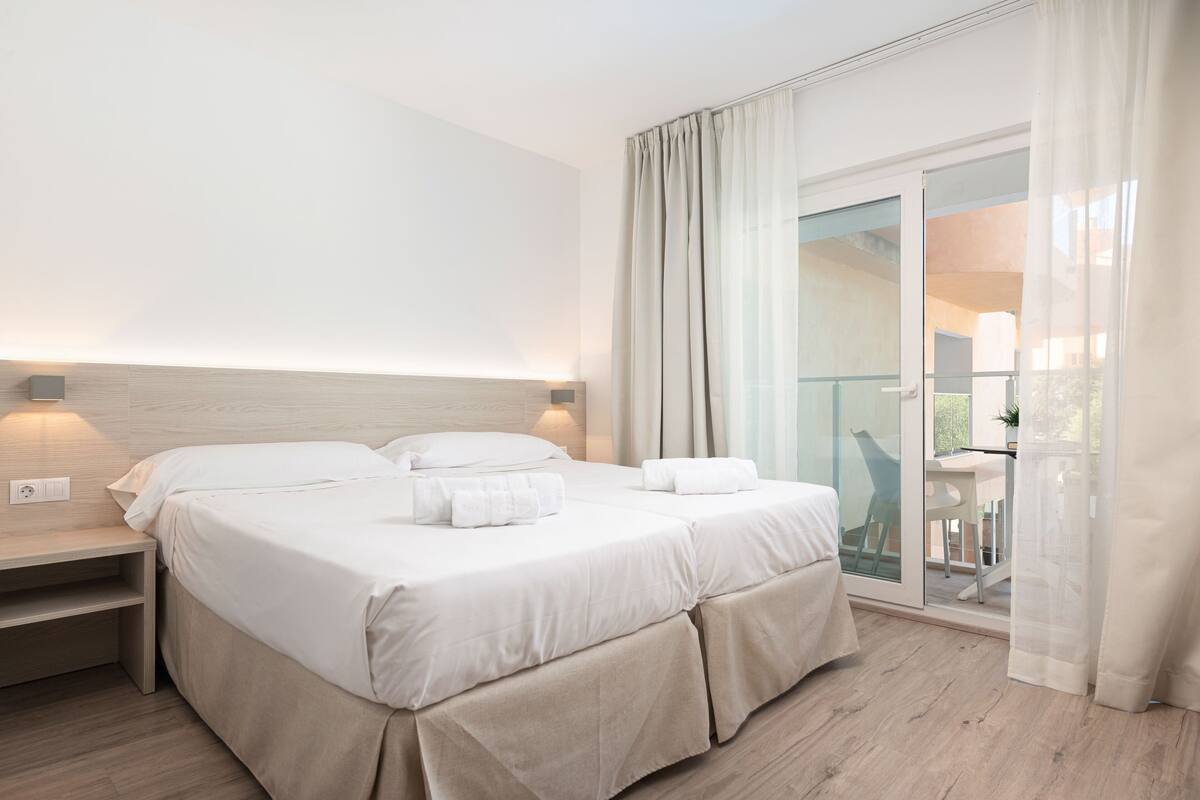 Deluxe Double Room, Balcony, Pool View | Premium bedding, memory foam beds, minibar, in-room safe