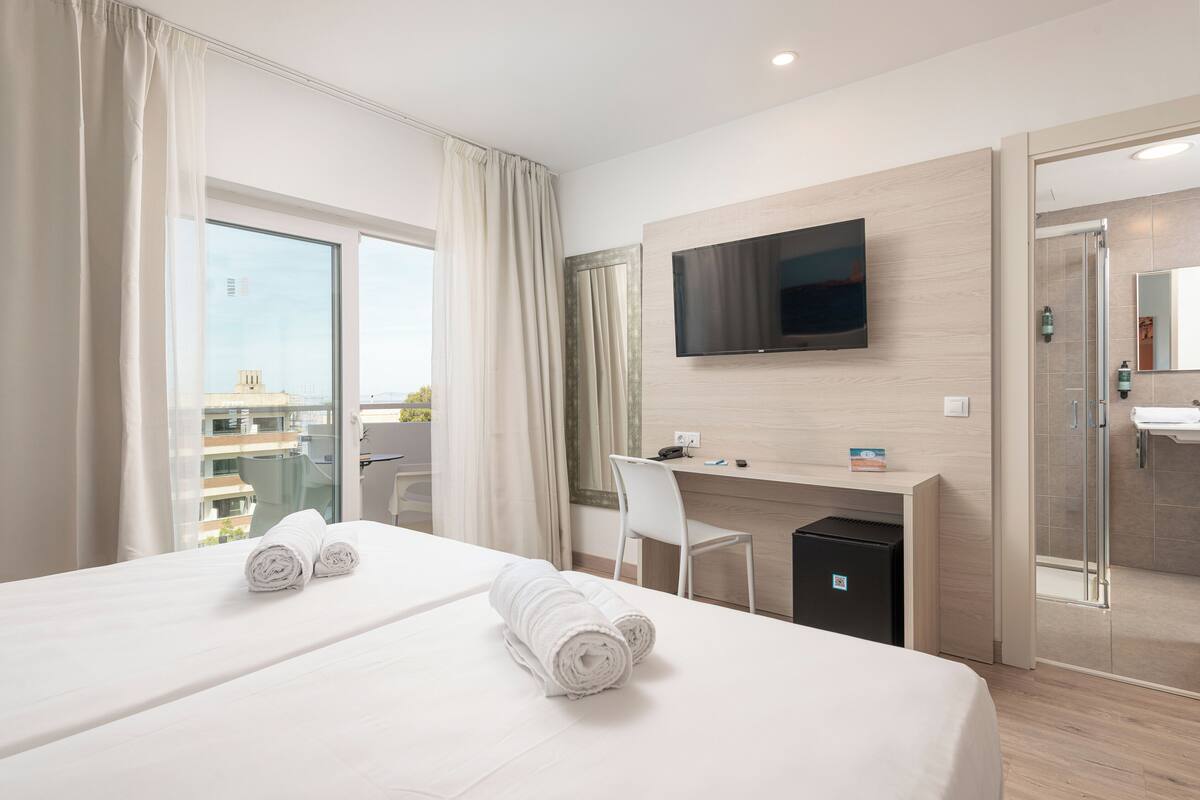 Premium Double Room, Balcony | Premium bedding, memory foam beds, minibar, in-room safe