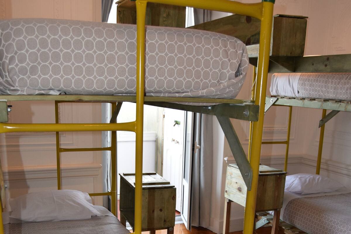 Slaapzaal, gemengd (1 Bed in a 6 Bed Dorm) | Een strijkplank/strijkijzer, gratis wifi