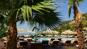 2 outdoor pools