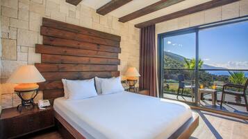 Minibar, in-room safe, soundproofing, free WiFi