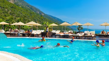 Kolam renang terbuka bermusim, payung kolam, kerusi lepak pantai