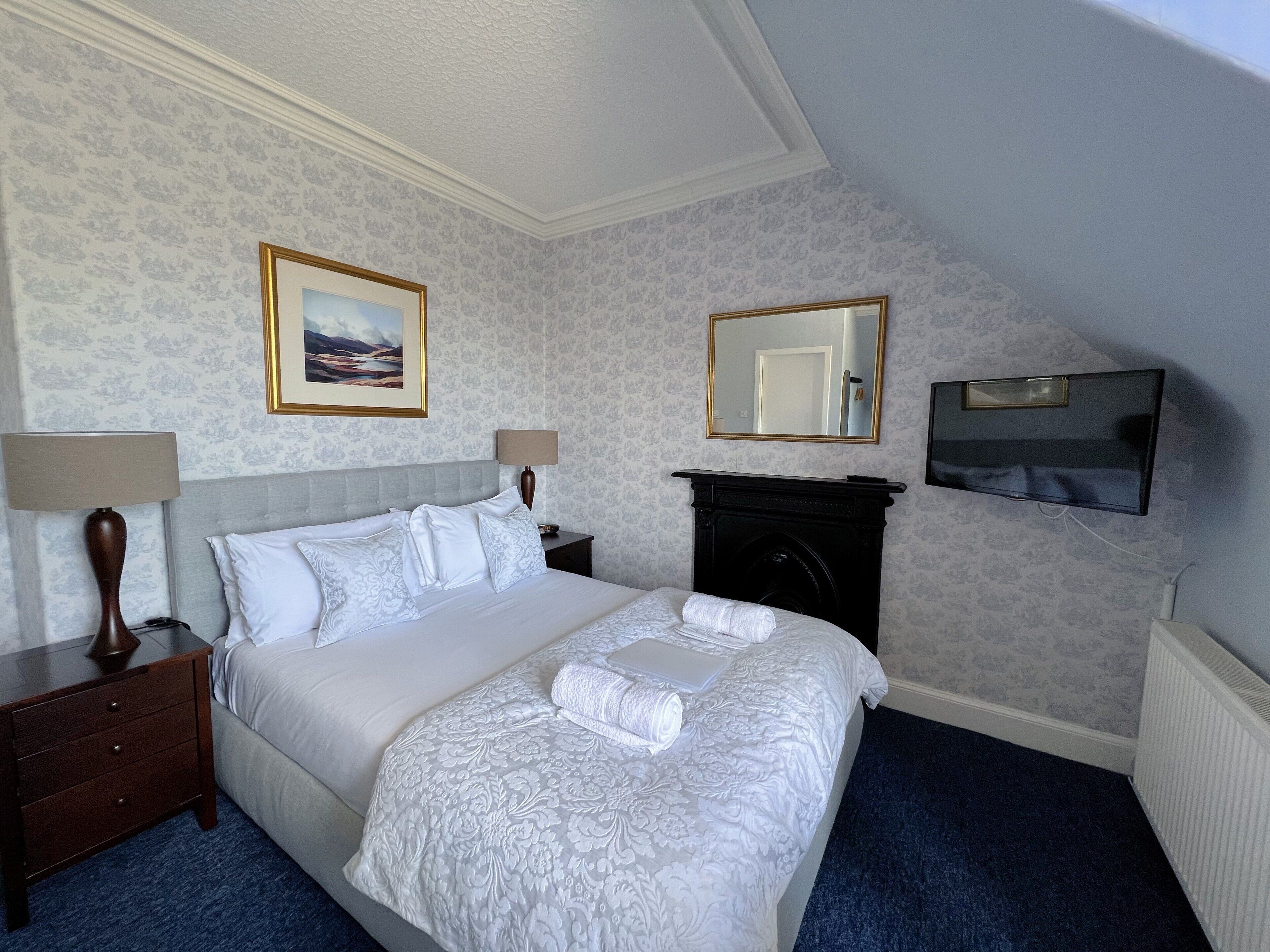 Photo - Gladstone House