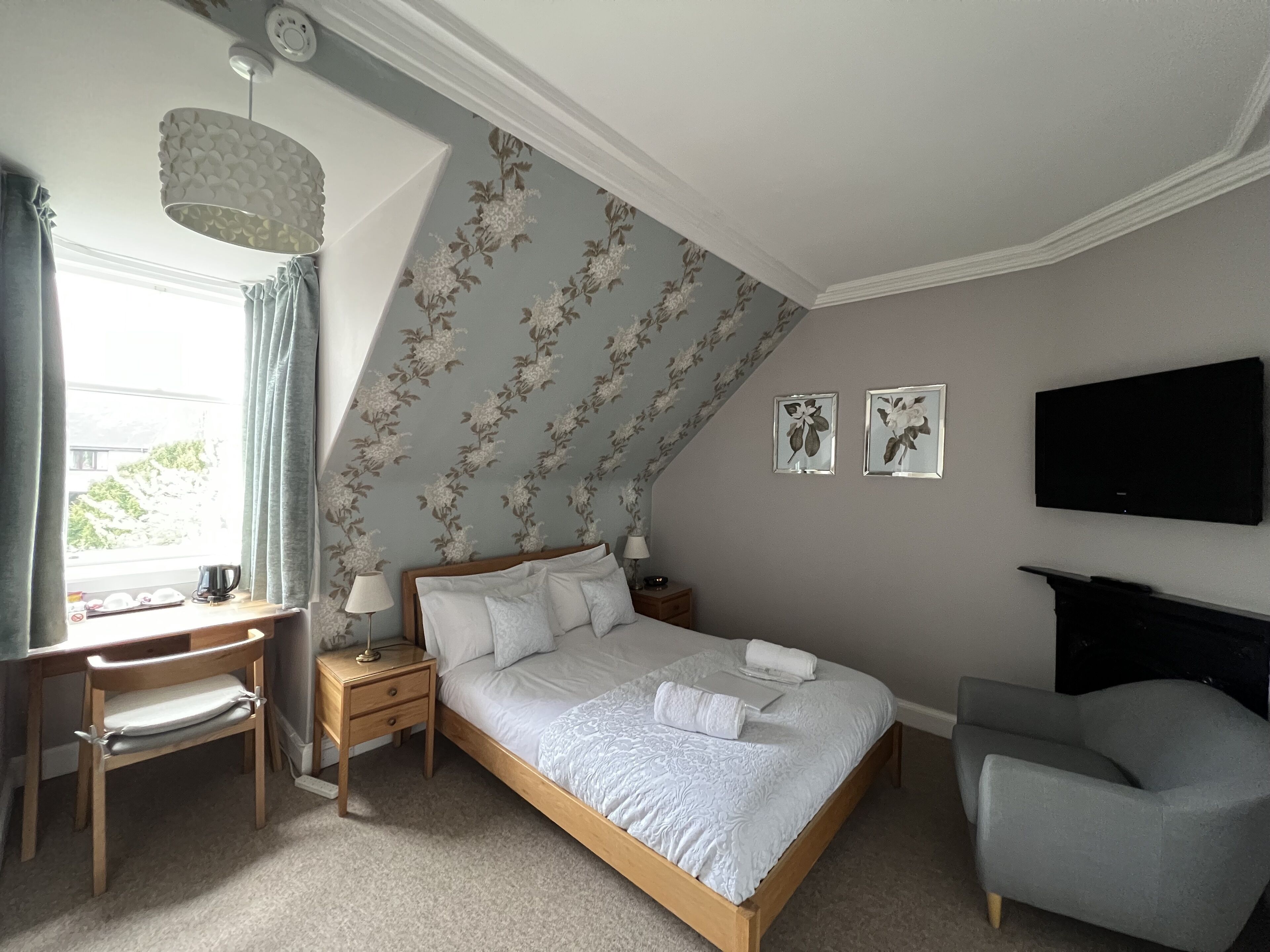 Photo - Gladstone House