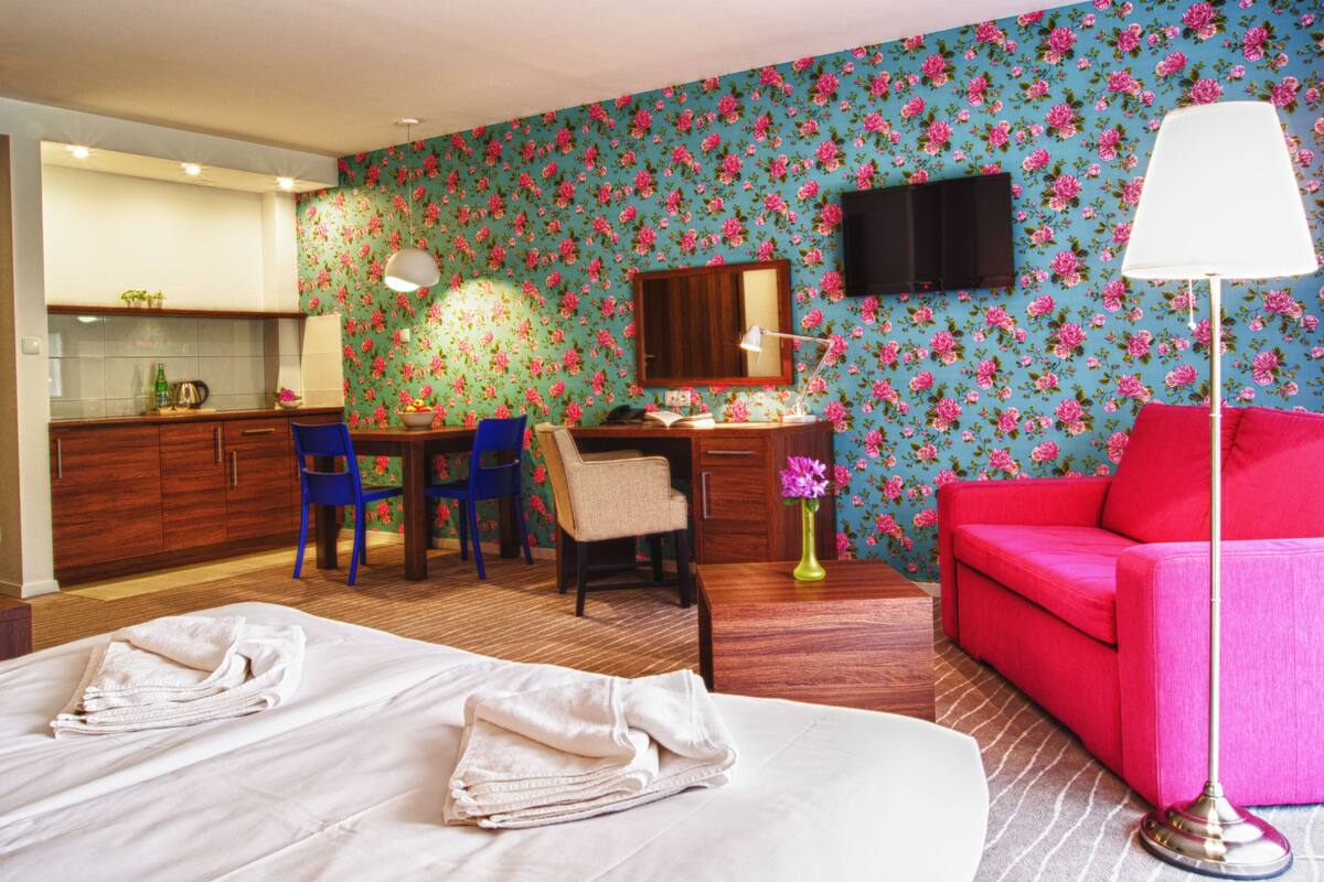Standard Suite, 1 Bedroom, Kitchenette, Valley View | Living area