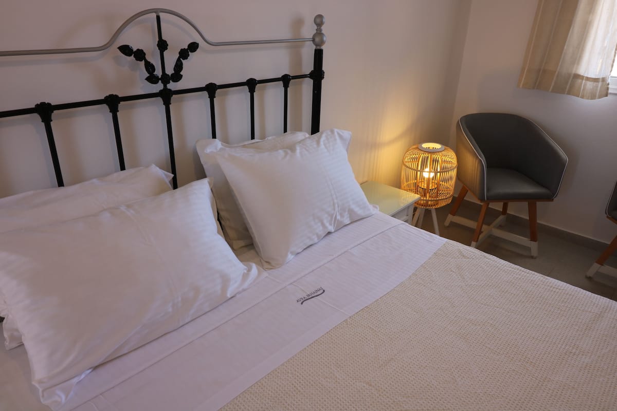 Elite Double Room | Hypo-allergenic bedding available, in-room safe, WiFi (free)