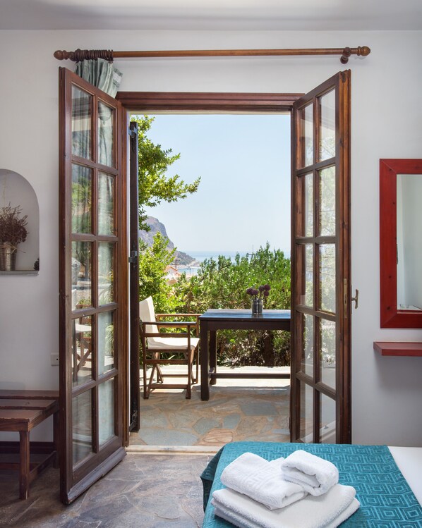 Ropa de cama de alta calidad y tabla de planchar con plancha 