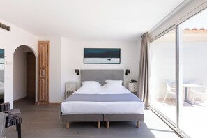Habitación doble Confort (upstairs) | Ropa de cama de alta calidad y minibar 