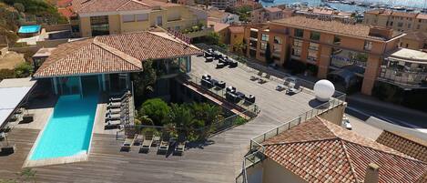 Seasonal outdoor pool, open 8:30 AM to 8:00 PM, pool loungers