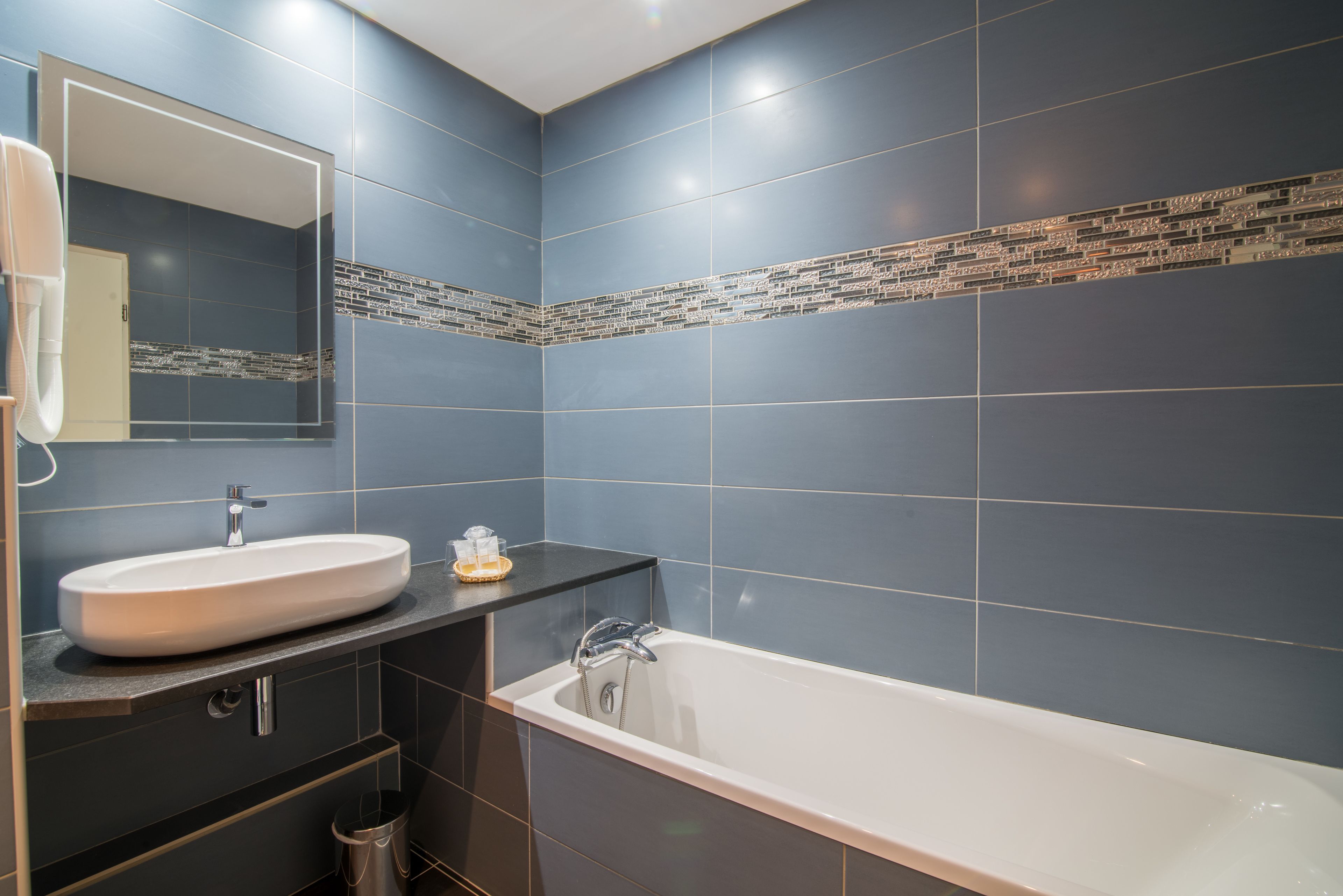 grand comfort | premium bedding, minibar, in-room safe, desk