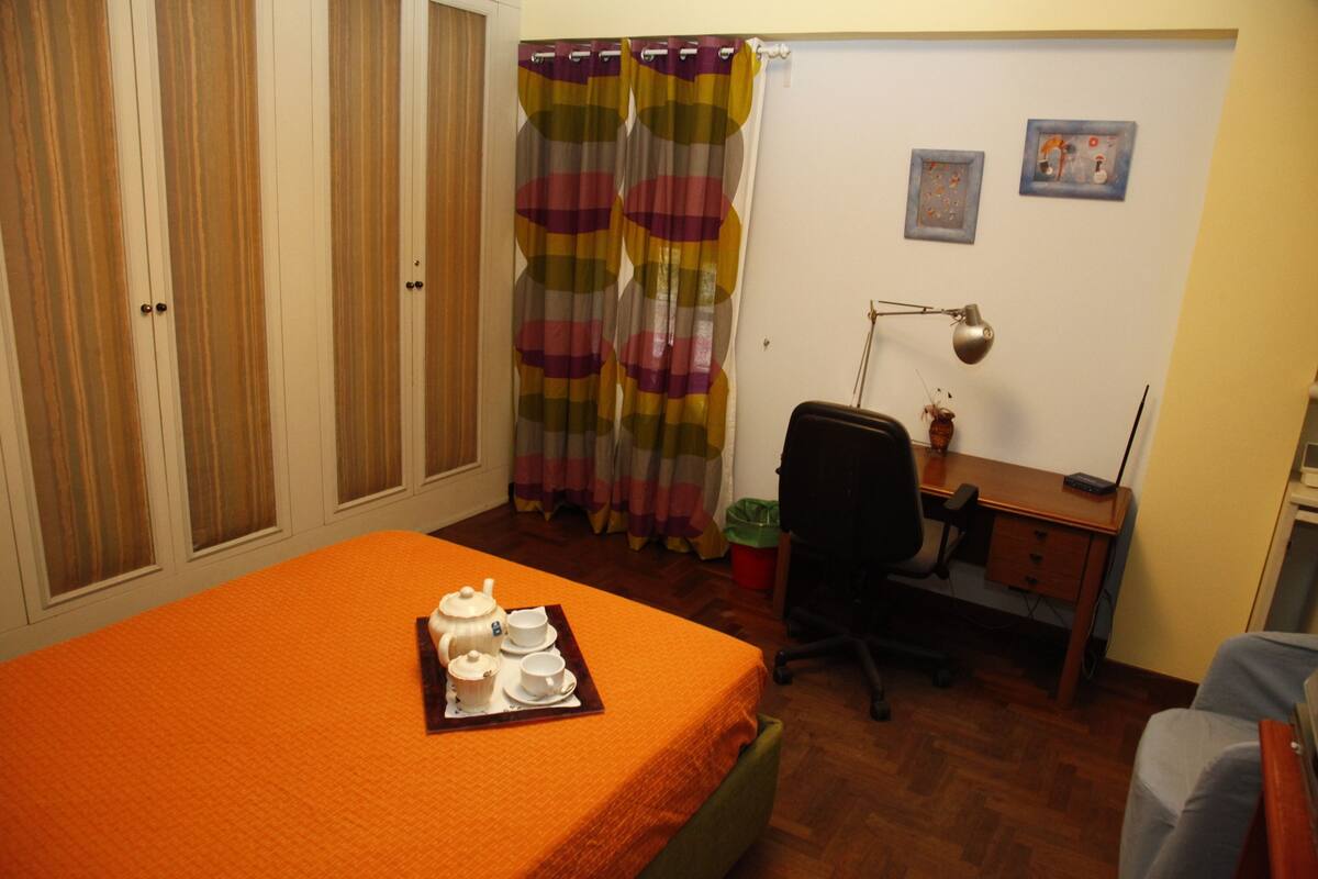 Minibar, desk, cots/infant beds, free WiFi