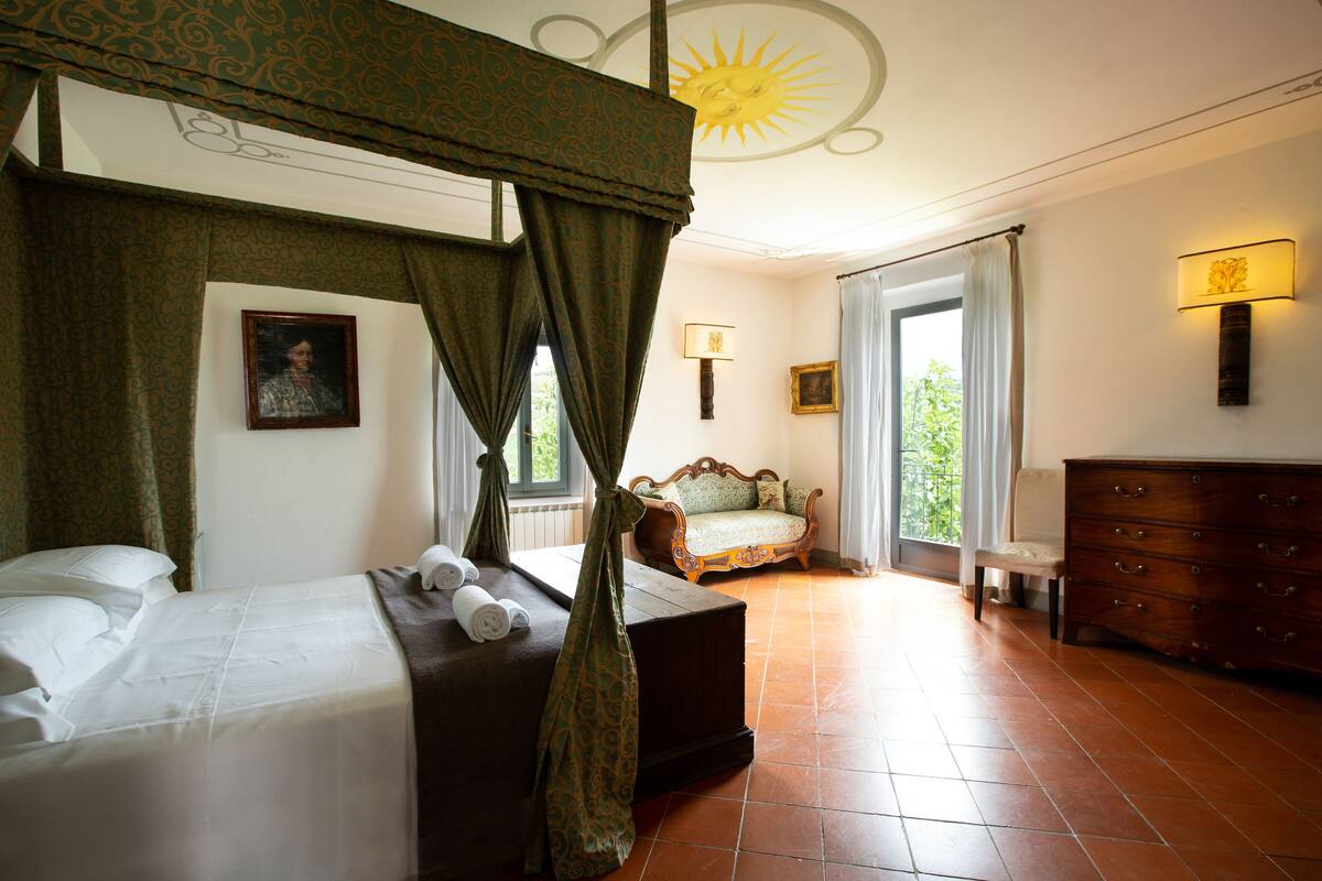 Luxury Cottage, 3 Bedrooms | Premium bedding, in-room safe, individually furnished, cots/infant beds