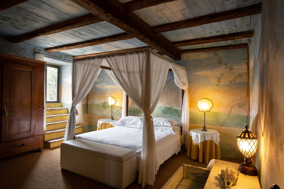 Premium bedding, in-room safe, individually furnished, cots/infant beds