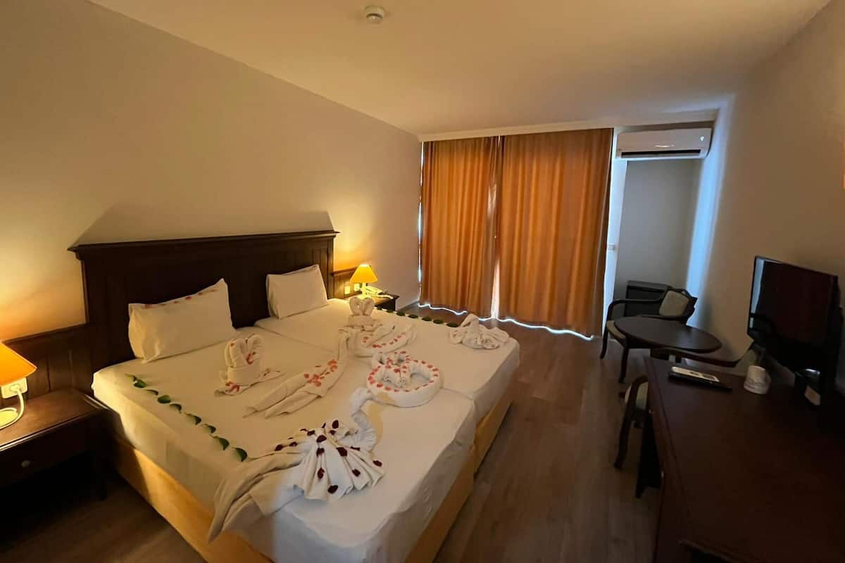 Blackout drapes, soundproofing, WiFi, bed sheets