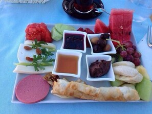 Free daily buffet breakfast - Sisyphos Hotel (Kas)