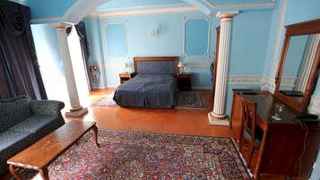 Zimmersafe, schallisolierte Zimmer, kostenlose Babybetten, Zustellbetten