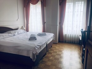 Standard-Doppelzimmer | Zimmersafe, schallisolierte Zimmer, kostenlose Babybetten, Zustellbetten