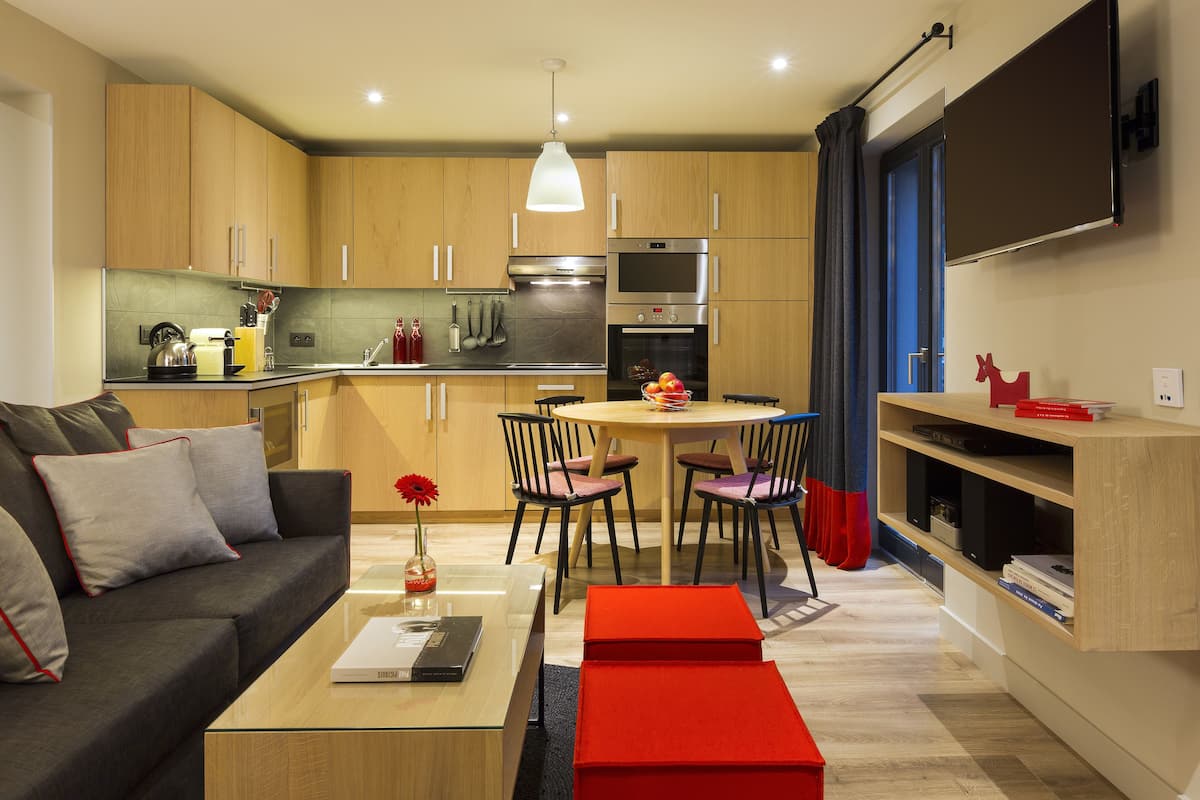 Appartement Le Nid d'aigle - Maison Betty | Cocina privada | Frigorífico grande, microondas, horno y placa de cocina