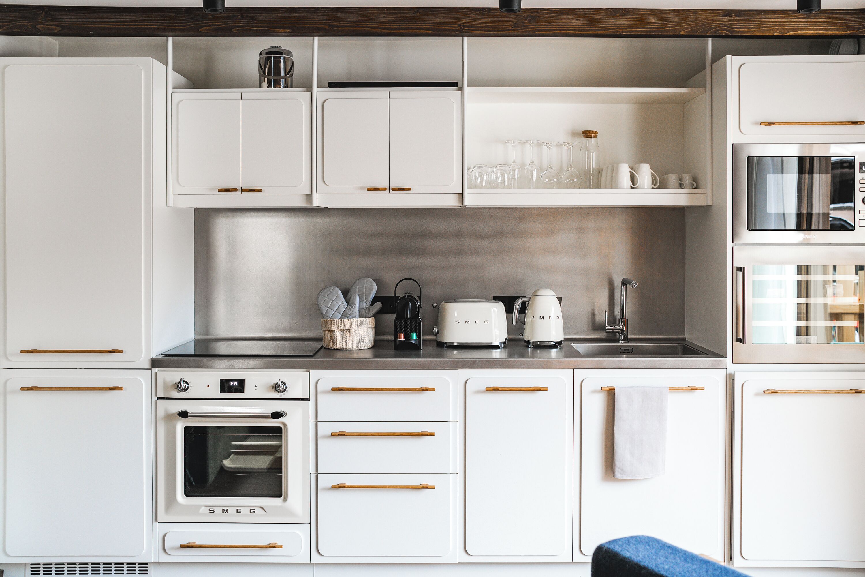 appartement emmeline - maison lyret | private kitchen | full-sized fridge, microwave, oven, stovetop