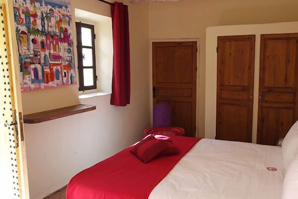 Deluxe Double Room, 1 Queen Bed, Bathtub | 1 bedroom, premium bedding, blackout drapes, soundproofing