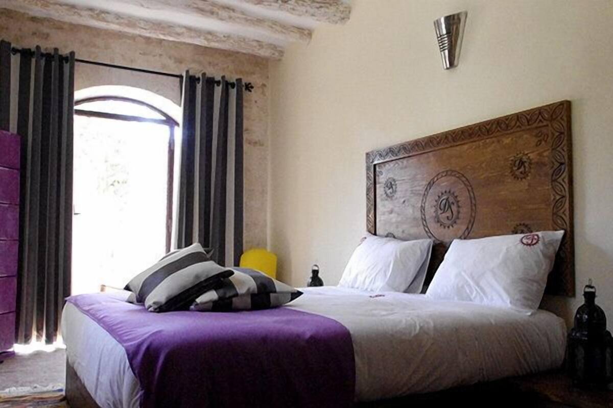 1 bedroom, premium bedding, blackout drapes, soundproofing
