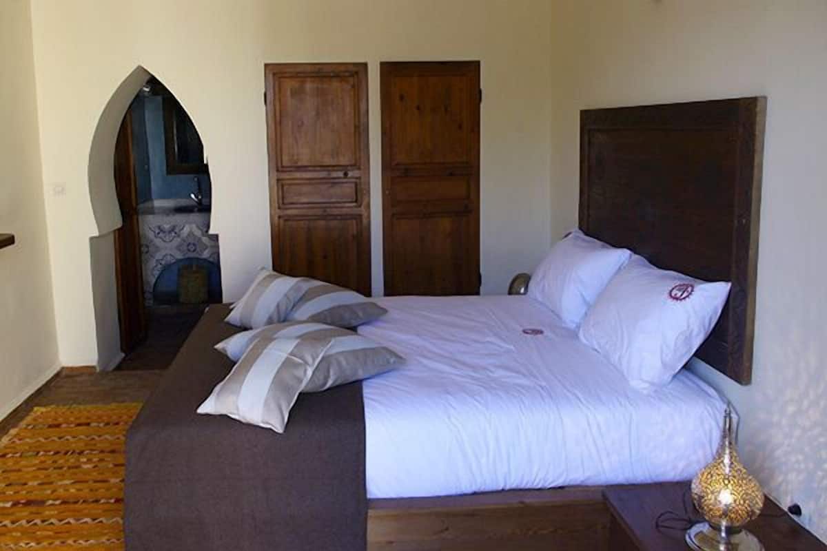 Deluxe tweepersoonskamer, 1 tweepersoonsbed, uitzicht op zwembad | 1 slaapkamer, luxe beddengoed, individueel gedecoreerd