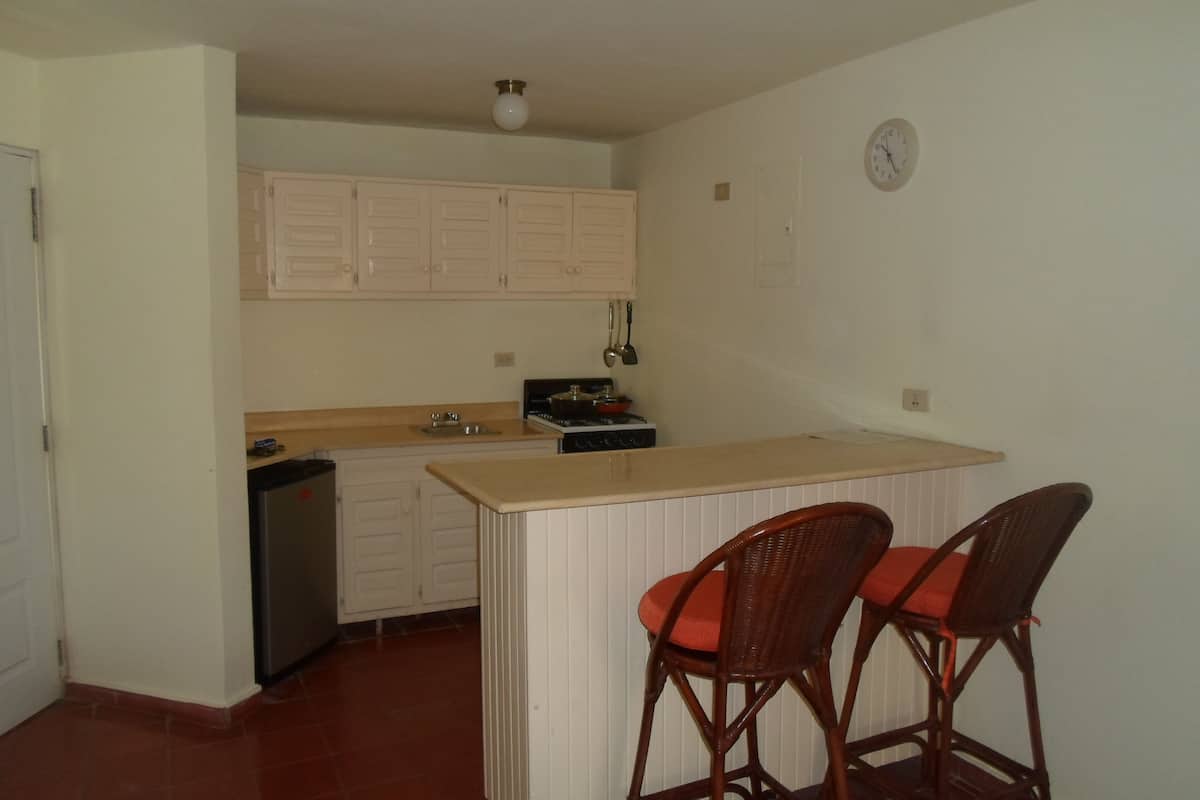 two bedroom apartment | in-room safe, free wifi, bed sheets