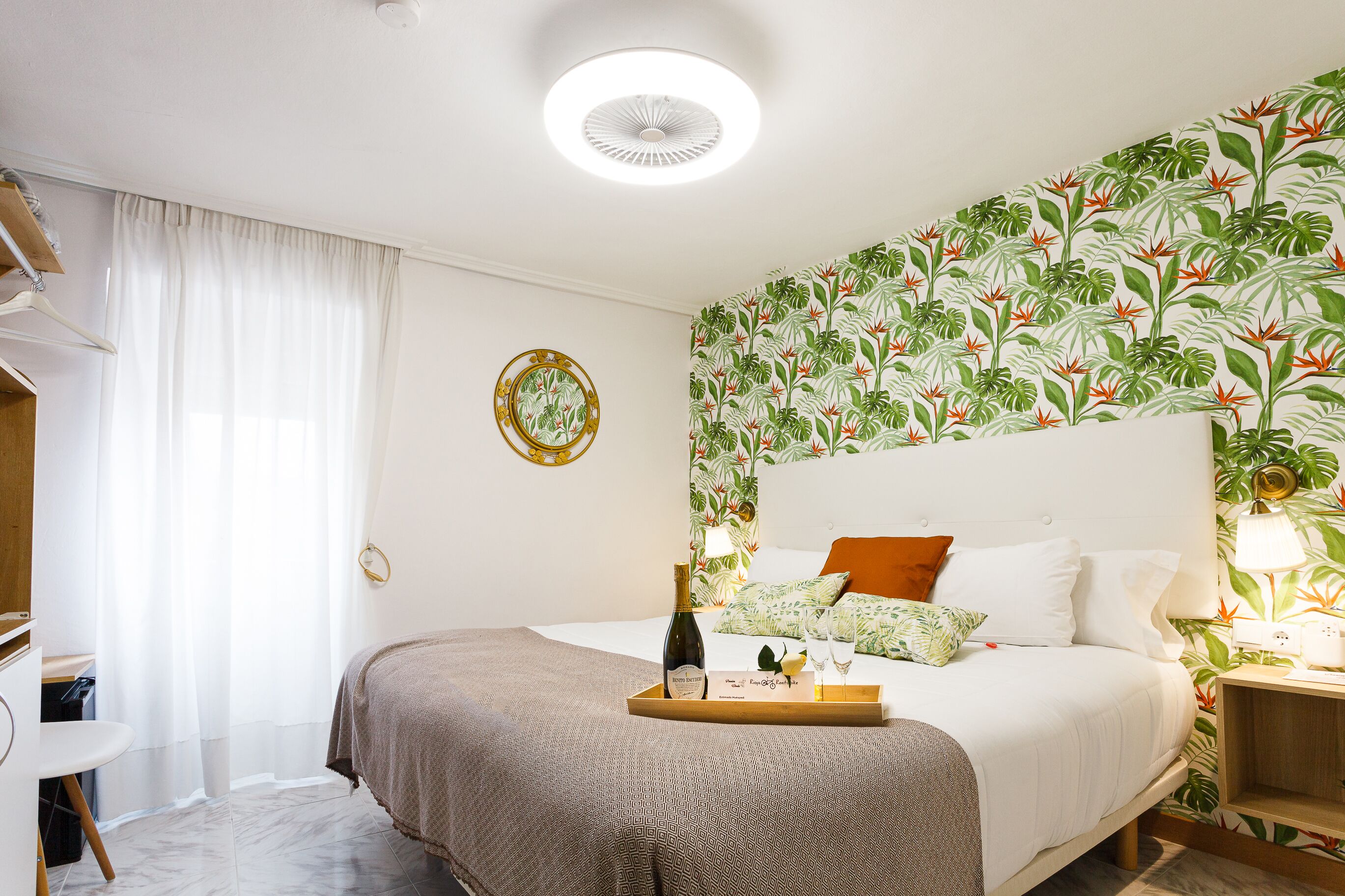 ห้องดีลักซ์ดับเบิ  ล | เครื่องนอนระดับพรีเมียม, ผ้านวมขนเป็ด, ห้องพักตกแต่งอย่างมีเอกลักษณ์