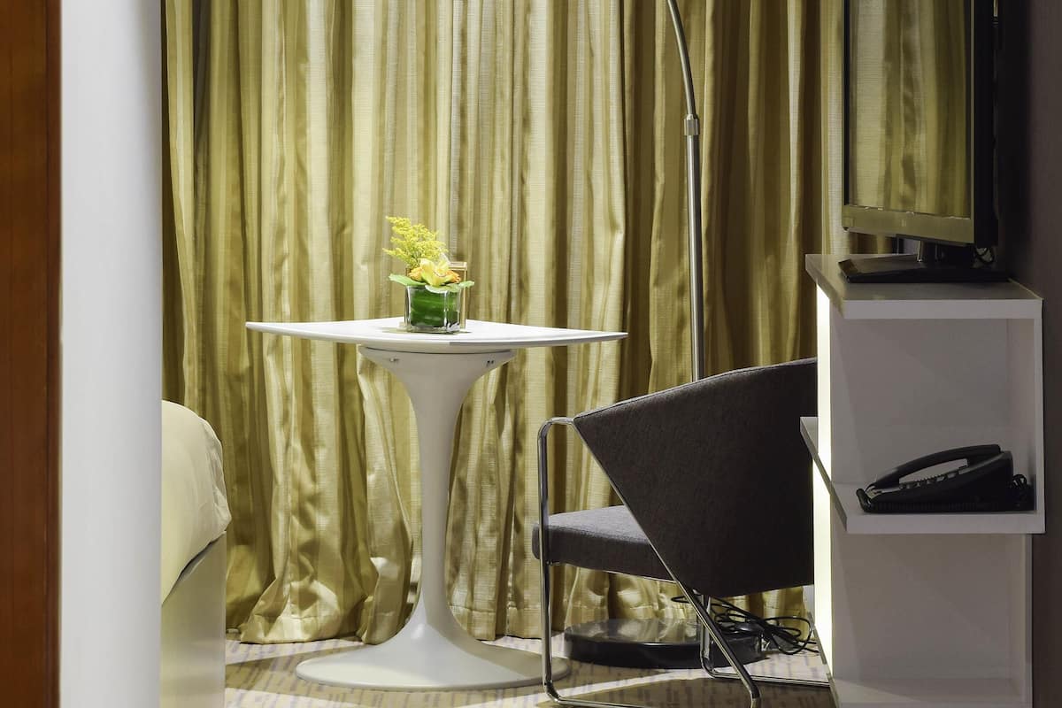 Executive-Suite, 1 Schlafzimmer | 1 Schlafzimmer, Minibar, Zimmersafe, Schreibtisch