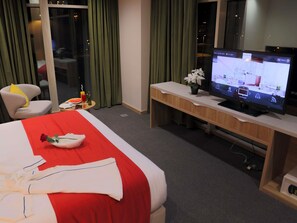 1 chambre, minibar, coffres-forts dans les chambres, bureau