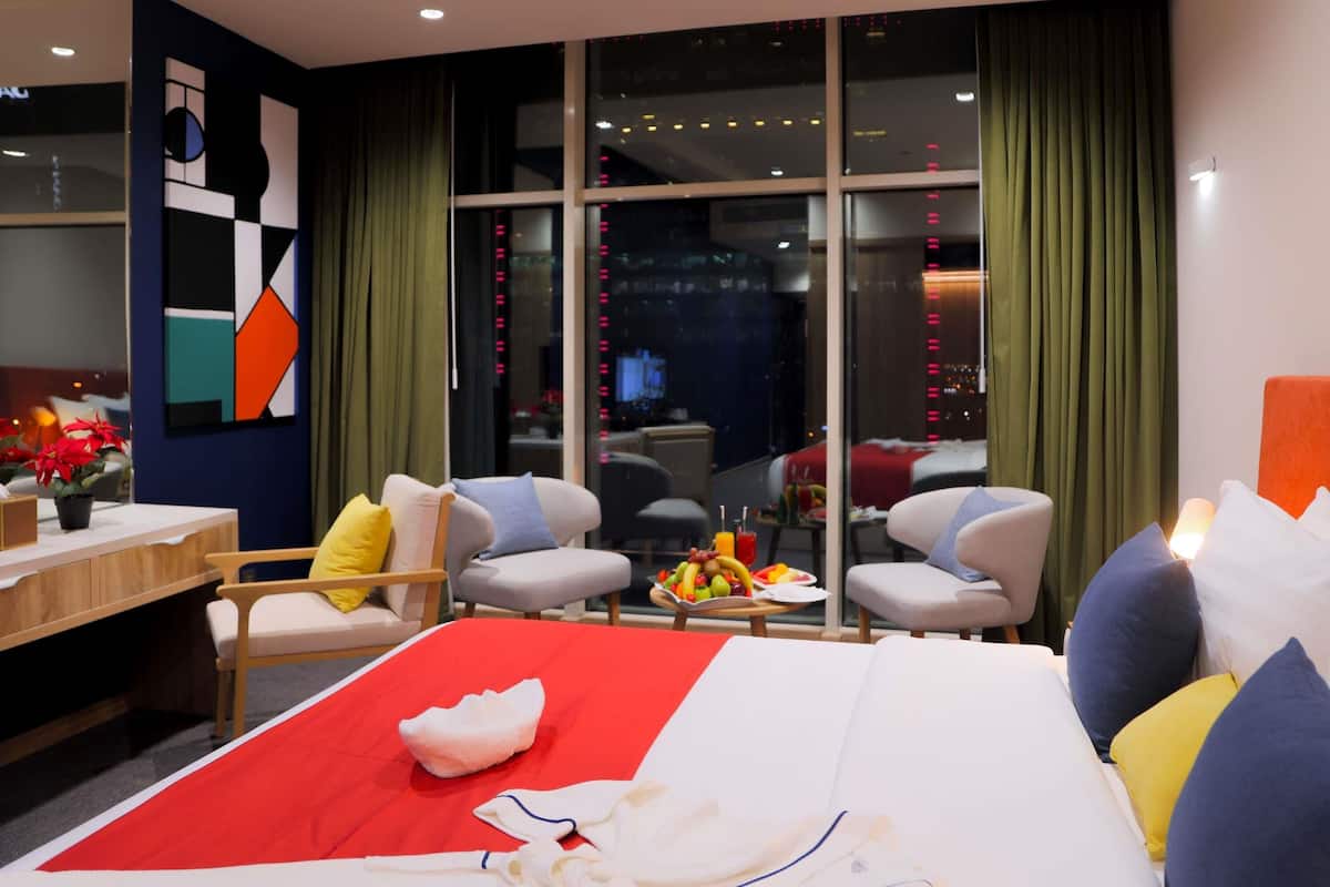 高級客房, 1 張加大雙人床及 1 張梳化床 | 1 間睡房、迷你吧、房內夾萬、書桌