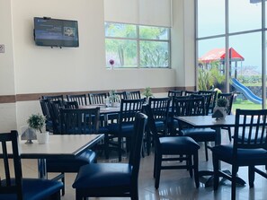 Breakfast, lunch and dinner served - Hotel Playa Caracol (Boca del Río)