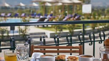 Lunch and dinner served, Mediterranean cuisine