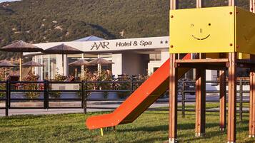 Área de juegos infantiles al aire libre