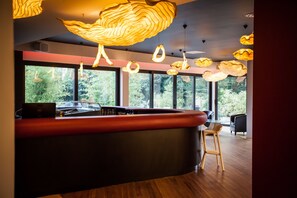 Bar (on property) - C Suites (Nîmes)