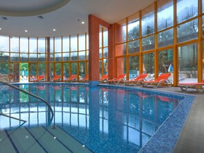 Piscine couverte, piscine extérieure (ouverte en saison)