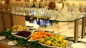 Tägliches inbegriffenes Frühstücksbuffet
