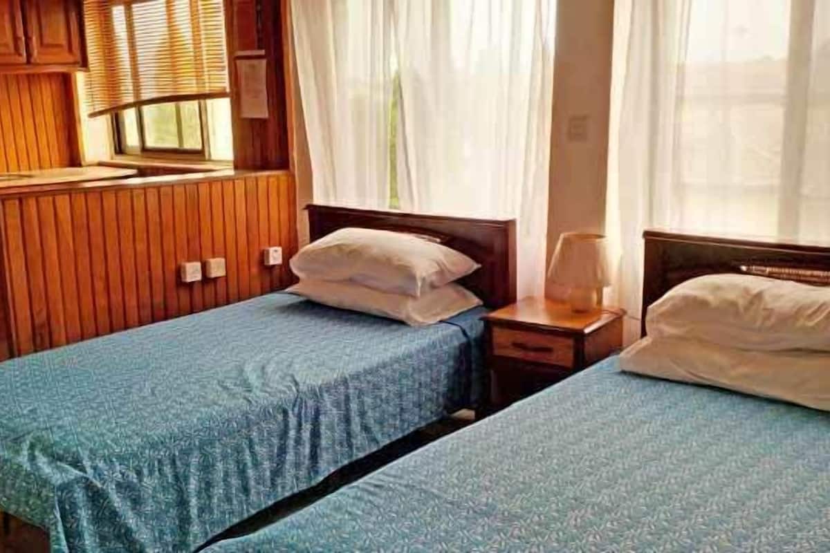 Chambre Supérieure avec lits jumeaux, 1 chambre, vue piscine, en bord de piscine