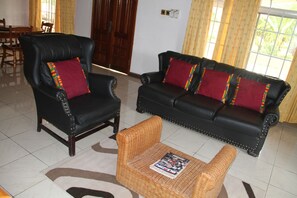 Flat-screen TV - Villa Sanfoka (Ejisu)