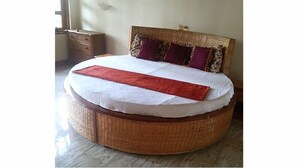 Romantic Studio Suite, 1 King Bed, Pool View, Poolside - Villa Sanfoka (Ejisu)