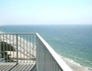 Standard Condo, 3 Bedrooms, Kitchen, Beach View (1103) | Balcony