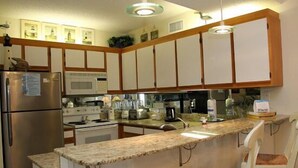Standard Condo, 3 Bedrooms, Kitchen, Beach View (1204) | Private kitchen