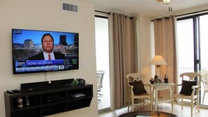 Standard Condo, 3 Bedrooms, Kitchen, Beach View (1204) | Living area